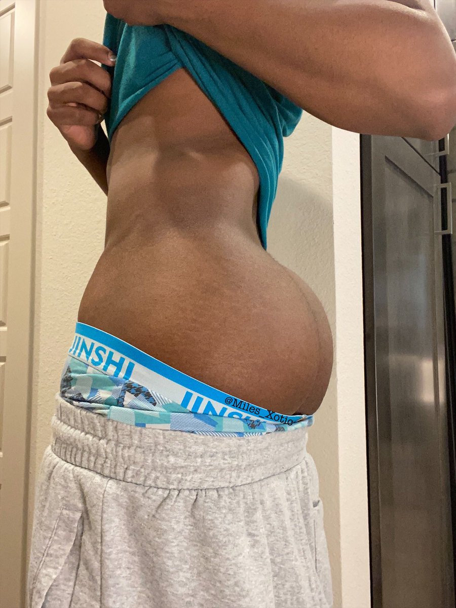 #sivasgayaktif ben Geldim.Görüşmek isteyen neredeler sacede gençler diyorum gençler Kaslı ve yakışıklılı istiyom hadi.yazin bakalım da.