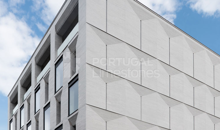 PortLimestones's tweet image. Limestone project: Nabokov building in Moscow - bit.ly/3gQpcH7 #greylimestone #limestone #limestonecladding #moscow #russia #portugueselimestone #ataijalimestone