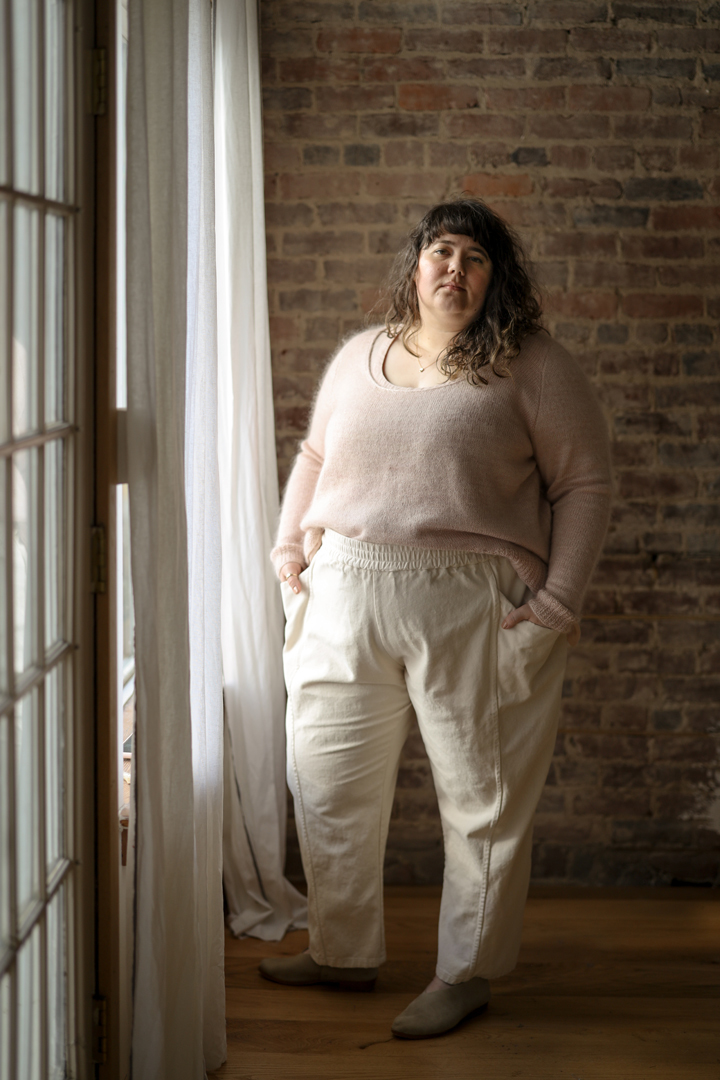 pompommag's tweet photo. Say hello to all four versions of Deren! 👋🏽 This pattern from Jacqueline Cieslak’s Embody: A Capsule Collection to Knit and Sew can be made into a tee, cardigan, pullover, or vest – oh my!
#Knitting #PomPomPress #KnittingTwitter #Handmade #Craft #KnittingPattern https://t.co/LhhLGz0AqP
