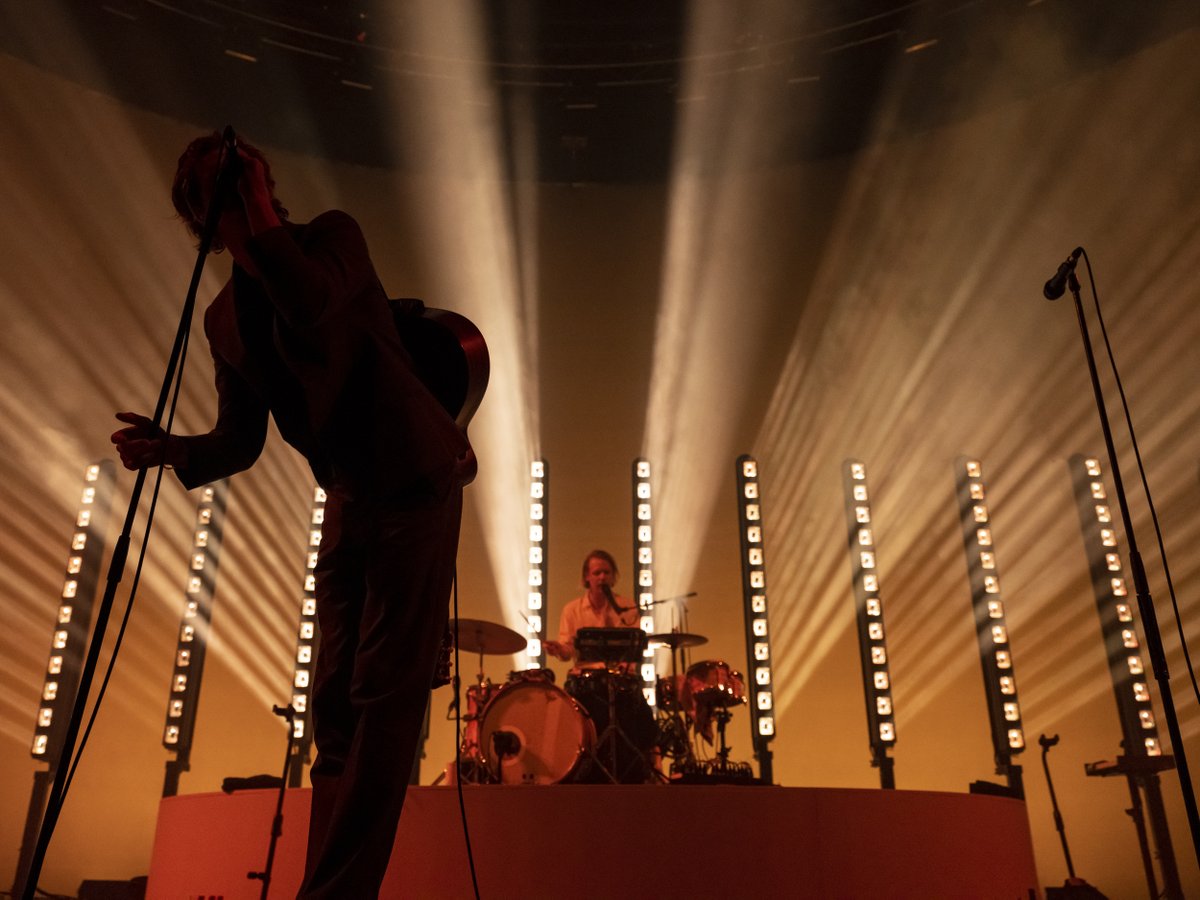 ClayPakyNews's tweet photo. 36 x Claypaky #SharBar fixtures currently touring with Belgian indie pop/rock band Balthazar. Tour, Lighting & Set Design By Arf & Yes.
📸 Alexander D'hiet & Picturesk https://t.co/yyvMrhjCRN