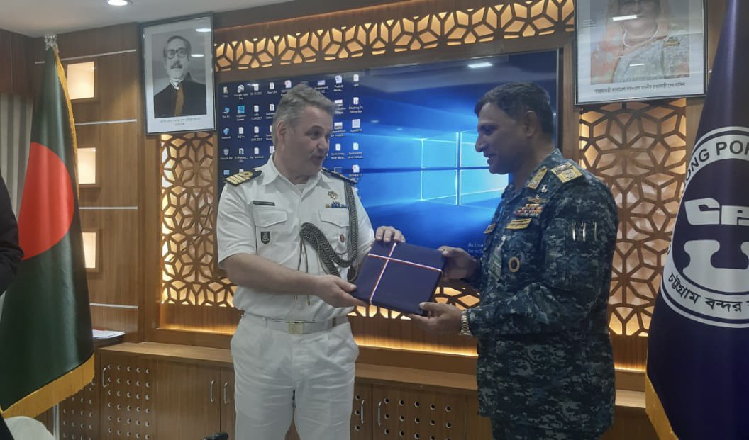 NLinBD1's tweet photo. Very happy to introduce ๐ณ๐ฑ Navy Captain Robert van Bruinessen to our counterparts in the BD ArmedForces @theBDnavy and to a few stakeholder. Robert took up his position of Defence Attachรฉ in our embassy. He is based in New Delhi but ambitious to spend a lot of time in ๐ง๐ฉ#NLBD50 https://t.co/QjRk2NEqr1