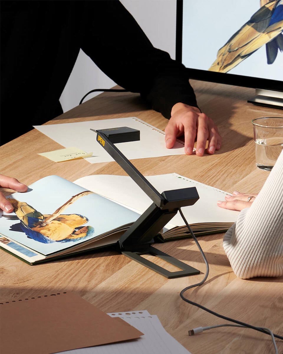 ComputerWorksAG's tweet photo. Do what you love 💛 Share what you do 🎥
Bid farewell to situations where you have to awkwardly hold up papers or materials in front of the computer’s built-in webcam while presenting or discussing ideas with your colleagues.
#IPEVO #ComputerWorksAG #Webcam #Presentation https://t.co/83z34ItiTc