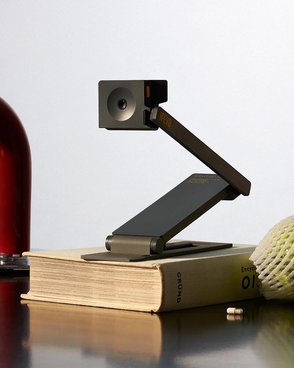 ComputerWorksAG's tweet photo. Do what you love 💛 Share what you do 🎥
Bid farewell to situations where you have to awkwardly hold up papers or materials in front of the computer’s built-in webcam while presenting or discussing ideas with your colleagues.
#IPEVO #ComputerWorksAG #Webcam #Presentation https://t.co/83z34ItiTc