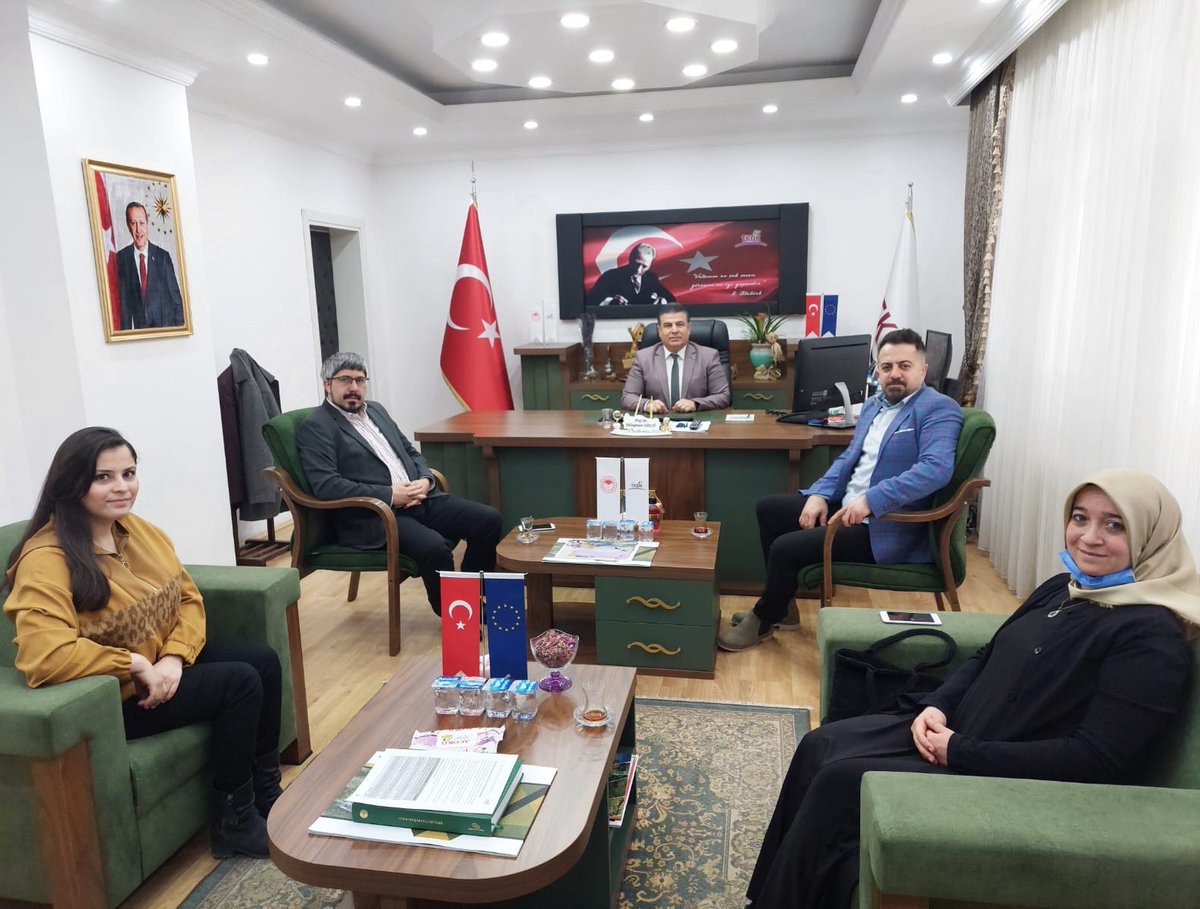ispartamimarlar's tweet photo. TKDK Isparta İl koordinatörü sayın Prof.Dr. Süleyman Gülcü'yü ziyaret ettik.
TKDK projeleri hazırlanması konusunda üyelerimize eğitim vermek üzere odamıza davet ettik.
TKDK projelerinde Mimarlar Odası onayı yaptırılması proje kalitesini arttırır beyanında bulunduk.
#tkdk https://t.co/dbKAEmboS8