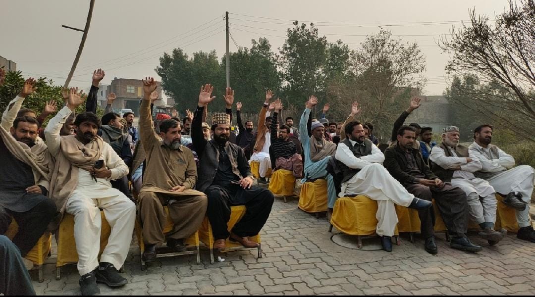 PATofficialSM's tweet photo. چنیوٹ : پاکستان عوامی تحریک کے زیر اہتمام بلدیاتی کنونشن و تنظیمی اجلاس منعقد ہوا جس میں خصوصی شرکت ملک کرامت علی منگوترا جنرل سیکرٹری سنٹرل پنجاب نے کی ، مقامی قائدین و ذمہ داران کی اجلاس میں شرکت۔ عوامی تحریک بلدیاتی انتخابات میں بھرپور حصہ لے گی اجلاس میں فیصلہ۔
 #JoinPAT https://t.co/GM6EYkoyS5