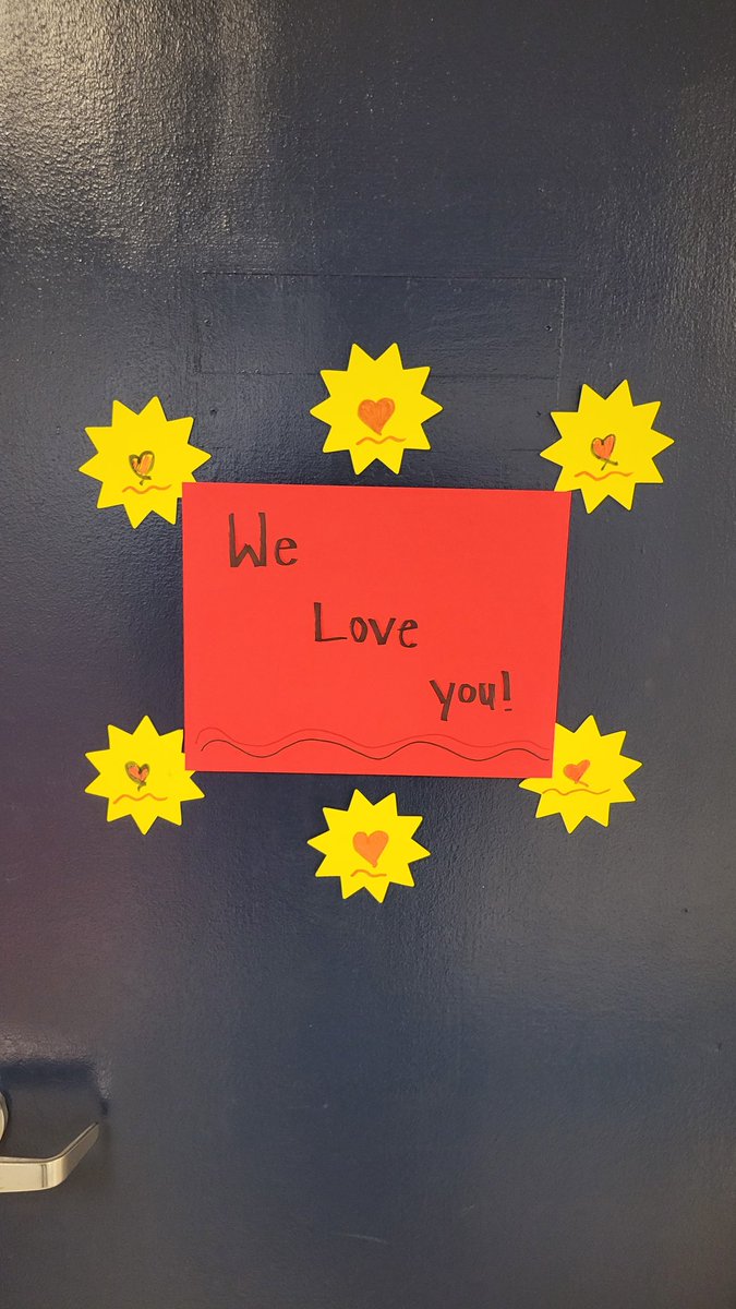 MrGsWorld's tweet photo. It Teacher Appreciation week and our students did a fantastic display with compliments and kind words for the staff. Love it. @NLESDCA @SPJHPythons #teachers #NLTeachersRock https://t.co/gG99dyXQgU