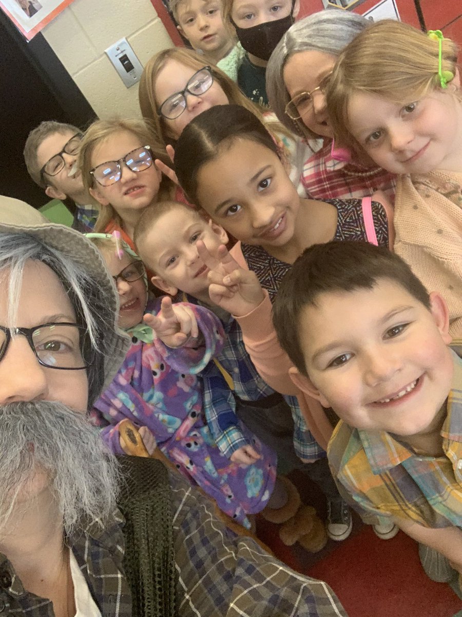 FirstOtsego's tweet photo. We are 100 days smarter! #100thDayofSchool #OtsegoKnights #Meadows1st https://t.co/Lglg2wZYnf