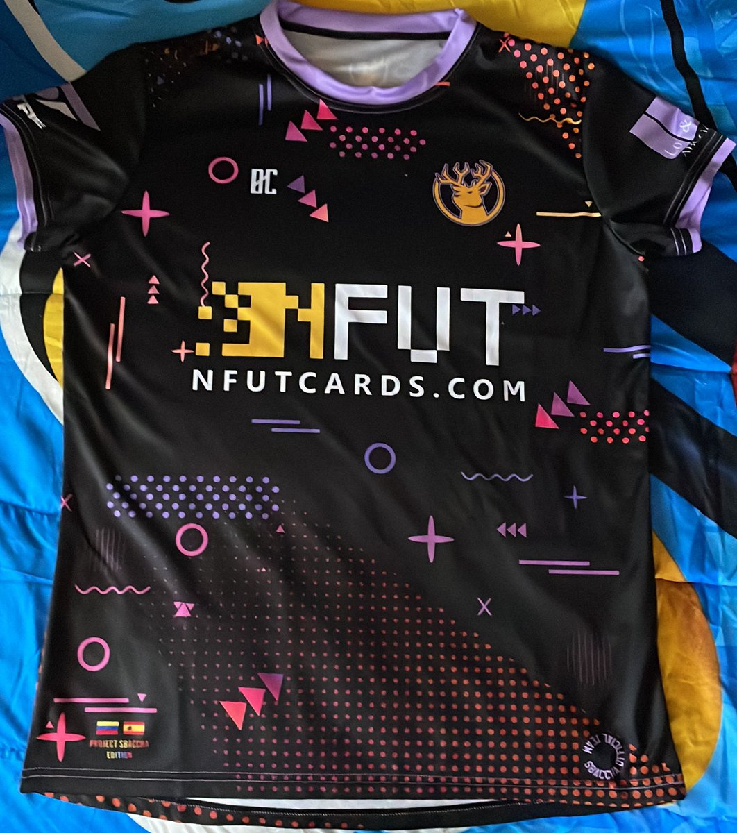 🛒 ¡Ya queda menos para poner nuestra camiseta a la venta gracias a @BcWears!

👫 A la hora de comprar podréis elegir entre corte de chica (foto de la izquierda) o de chico (corte de la derecha)

¿Os gusta? Os leemos 👀