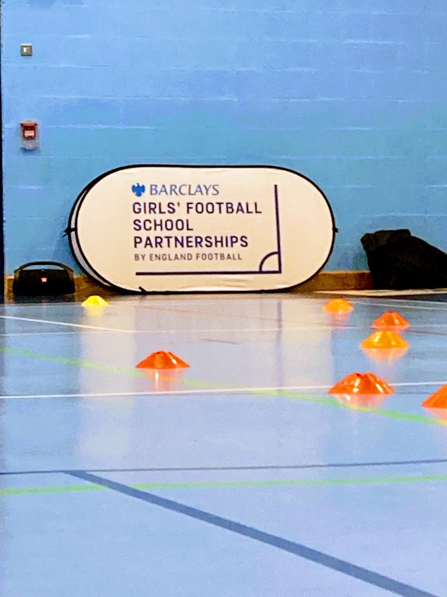 NewarkSSP's tweet image. 💙 #girlsfootballinschools Spring Futsal Festival took place last week lead by @JWSPE #GameOn #GoLead Activators. 12 Y7&amp;amp;8’s lead 30 mins of fun games to 40 girls from @kingedwinsch @PythonHill Blidworth Oaks and Heathlands Primary’s  @YouthSportTrust @BarclaysFooty @NottsFA 💙