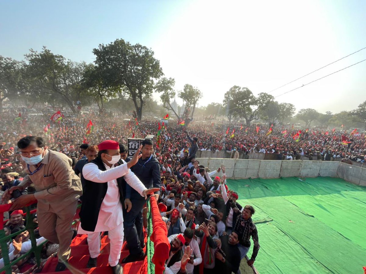 yadavakhilesh's tweet photo. कन्नौज में, सपा के पक्ष में उमड़ा जनसमर्थन का महासागर!

अपनी रैलियों में नकली भीड़ की फ़ोटो लगानेवाले भाजपाई देख लें… यूपी में बदलाव की तूफ़ानी-सूनामी है। https://t.co/jY14VtRc7E