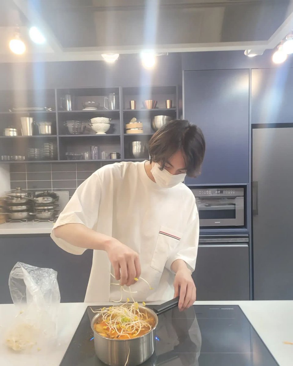 BIGHIT_INFO's tweet photo. [fuxtom] instagram post with Jin https://t.co/aU4ErFdaRY