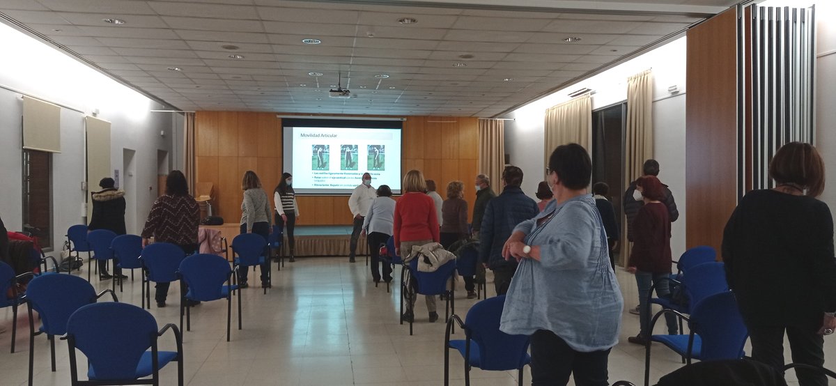 CSTerrassa's tweet photo. 🤸🏻🏋🏾‍♂️ Èxit de participació a la 3a sessió d'#EscolaSalut del passat dijous, 10 de febrer. 

➡️L'objectiu d'aquesta va ser promoure l'#ActivitatFísica per mantenir un estil de vida saludable.

#EnsCuidem @Ajcastellbisbal https://t.co/FE8f9o9IiS