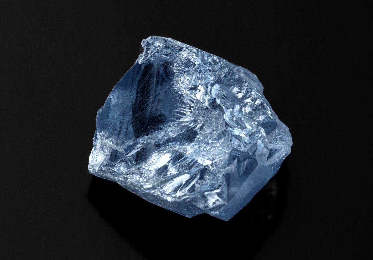 reenaahluwalia's tweet photo. HOW RARE? Super Rare!
Estimate: $48 million.
The 15.10-carat, #DeBeersCullinanBlue is largest fancy vivid #BlueDiamond to ever appear at auction.
Type IIb. Less than 0.5% of #diamonds are #TypeIIb
39.35 carat rough was discovered at South Africa’s Cullinan Mine. @Sothebys https://t.co/s1xHwiJg4D