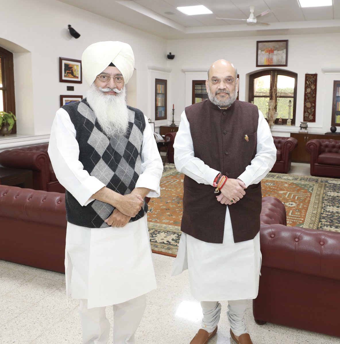 ਅੱਜ ਰਾਧਾ ਸੁਆਮੀ ਸਤਿਸੰਗ ਬਿਆਸ ਵਿਖੇ ਡੇਰਾ ਮੁਖੀ ਬਾਬਾ ਗੁਰਿੰਦਰ ਸਿੰਘ ਢਿੱਲੋਂ ਜੀ ਨਾਲ ਭੇਂਟ ਕੀਤੀ।

ਰਾਧਾ ਸੁਆਮੀ ਸਤਿਸੰਗ ਬਿਆਸ ਵੱਲੋਂ ਲਗਾਤਾਰ ਦਹਾਕਿਆਂ ਤੋਂ ਸਮਾਜ ਵਿੱਚ ਅਧਿਆਤਮਿਕ ਚੇਤਨਾ ਜਗਾ ਕੇ ਮਨੁੱਖਤਾ ਅਤੇ ਸਮਾਜ ਸੇਵਾ ਦਾ ਜੋ ਕਾਰਜ ਕੀਤਾ ਜਾ ਰਿਹਾ ਹੈ, ਉਹ ਆਪਣੇ ਆਪ ਵਿੱਚ ਅਦਭੁਤ ਅਤੇ ਪ੍ਰੇਰਨਾਦਾਇਕ ਹੈ।