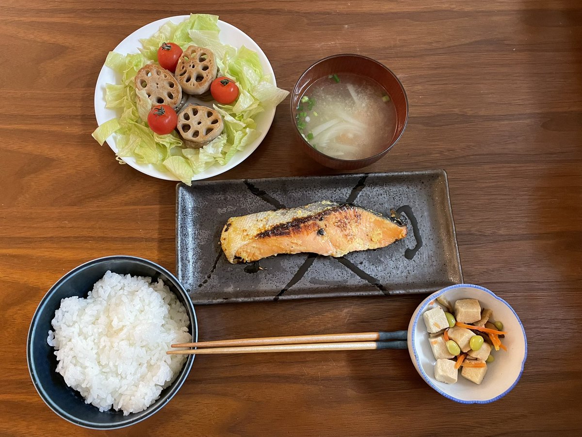 夕飯を出すと毎回 これで全部 と聞かれてしまう 客観的に見てこの量は少ないですか Togetter