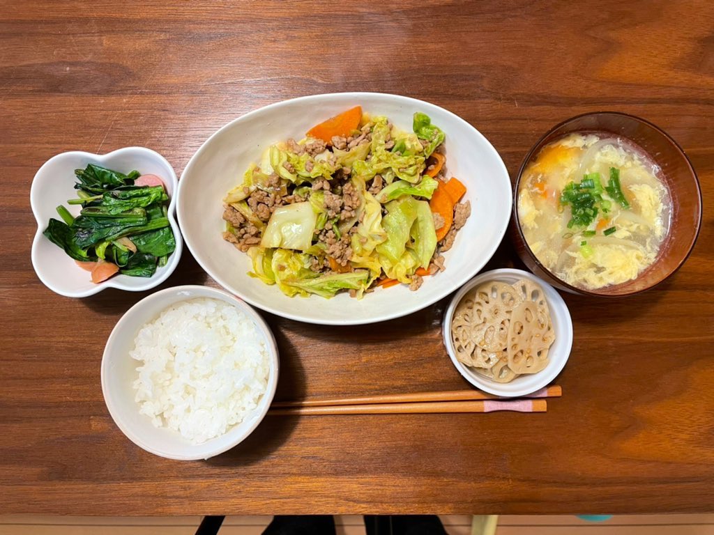 夕飯を出すと毎回 これで全部 と聞かれてしまう 客観的に見てこの量は少ないですか Togetter