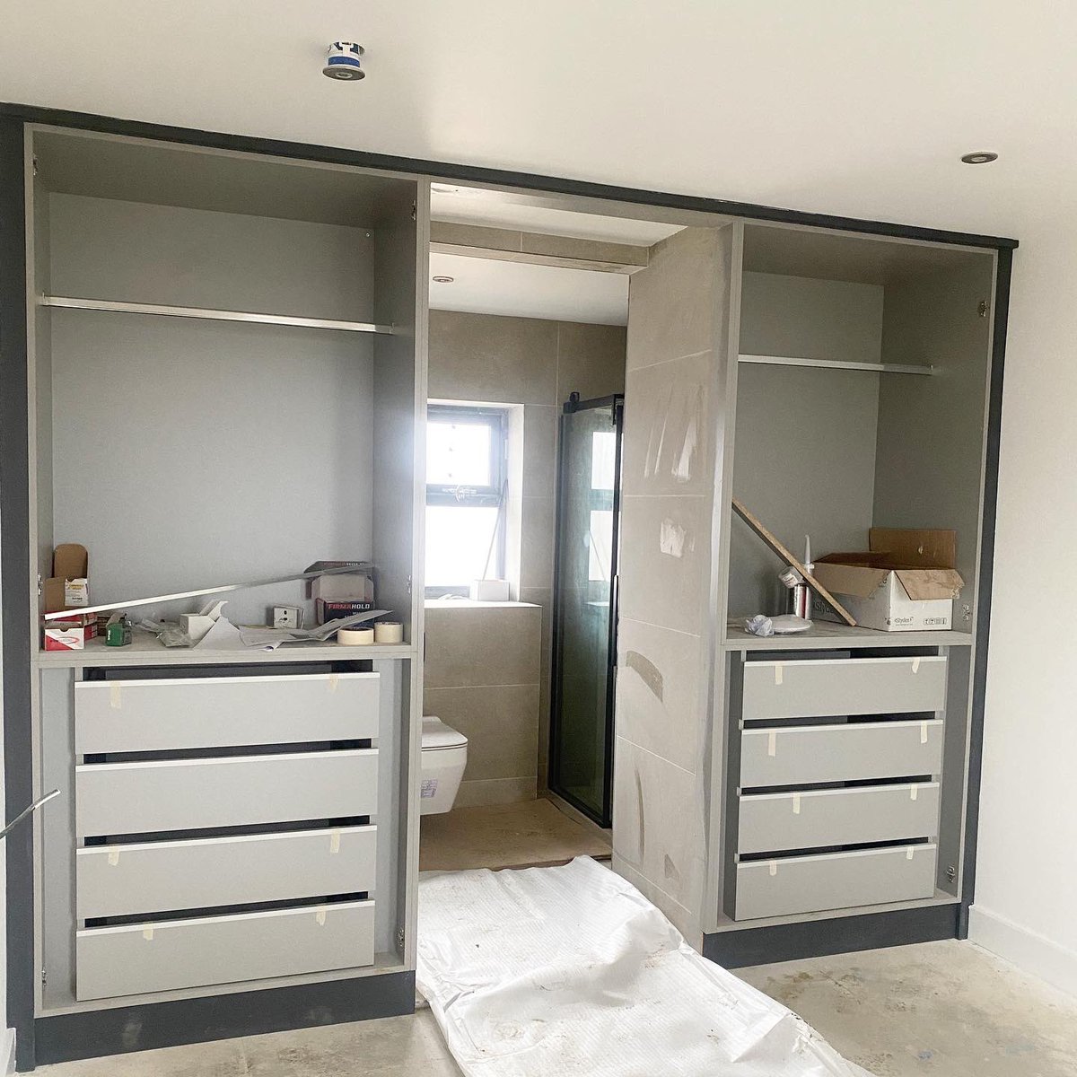 SBHomesLtd's tweet photo. Excuse the mess, but this plot at Hollin Gate is coming along beautifully. 

All plots in phase one are currently reserved. Email hannah@sbhomes.co.uk to register your interest for phase two. https://t.co/kvJir61LkE