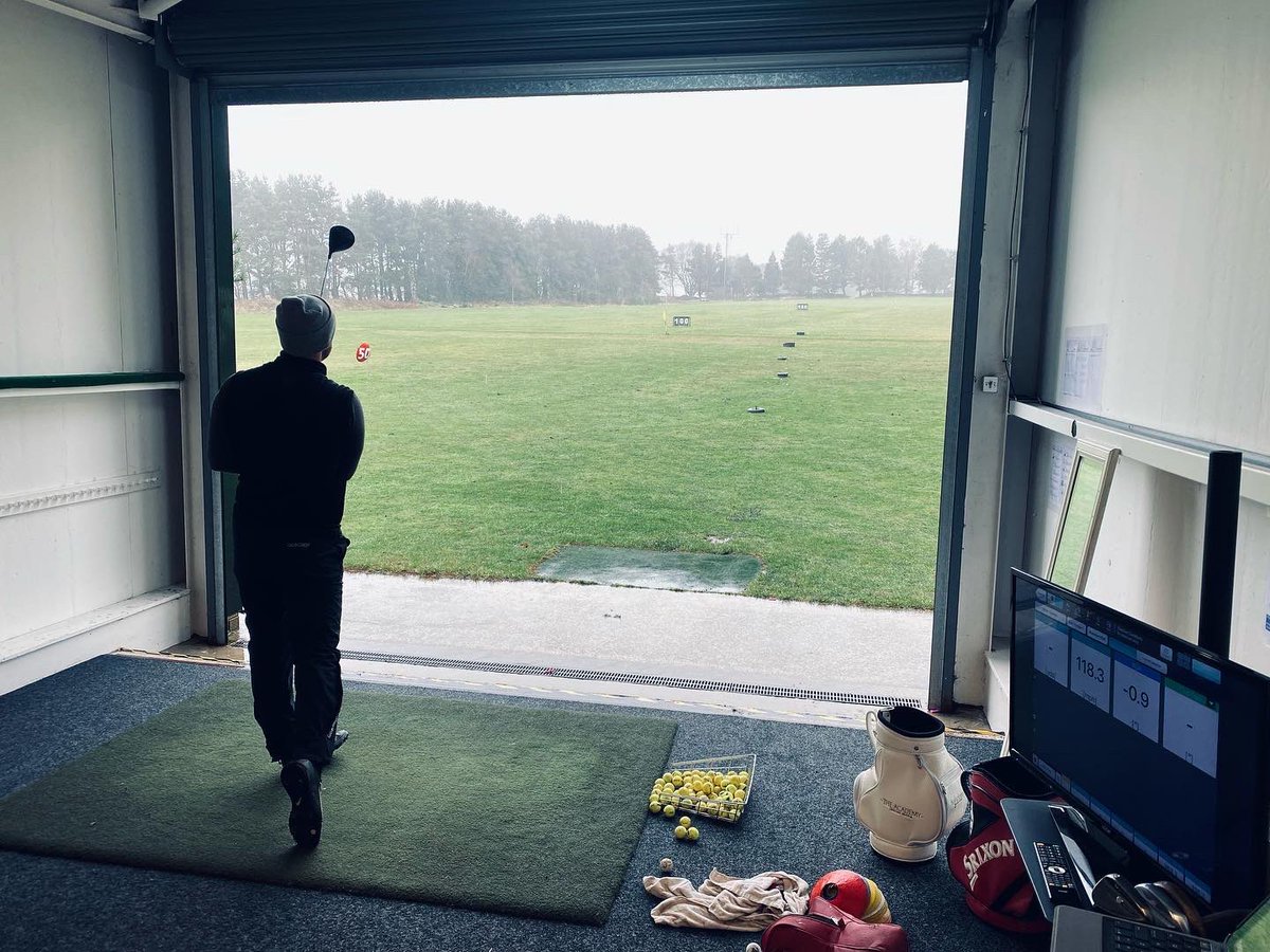 Hansonprogolf's tweet image. The coach ended up challenging the lads 🎯 today after a few players couldn’t make it!! 

Great three hour #ScoringSchool mixing short game, pitching, wedge game, irons and driving!

Even some forfeits thrown in too! #PressUps #StarJumps #ShuttleRuns