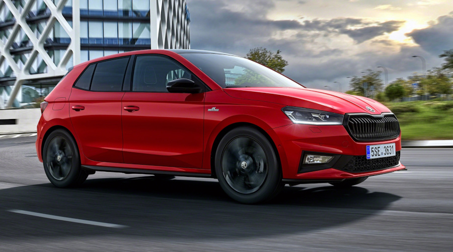 Autoesque's tweet image. The fourth-generation Škoda Fabia is now available in sporty-looking Monte Carlo guise. 
bit.ly/fabia-mc