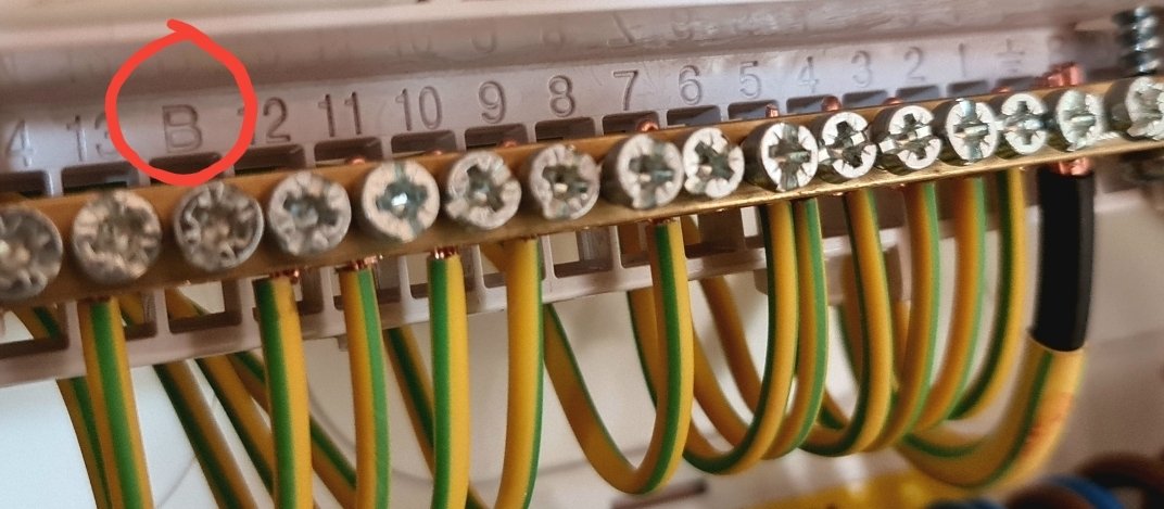 I love the hager DBs however who else makes a nice job of the earth terminal to then be caught out by the B (bonding) terminal. Had to move them all over.. Doh ! 🙈 #hagergang