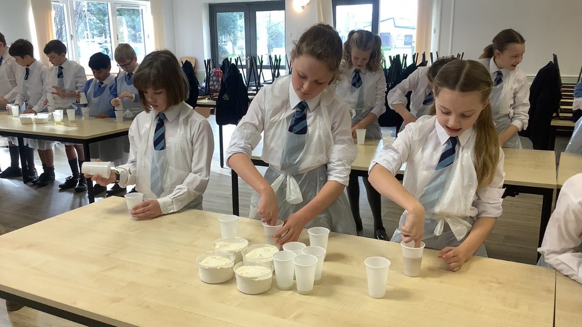 PockPrep's tweet photo. Year 5 have had a very productive morning, making Syrian-style bread with our very own @paulfh1972 and @PockCatering - they had a great fun! #curiosityproject https://t.co/2jlsztDgT8