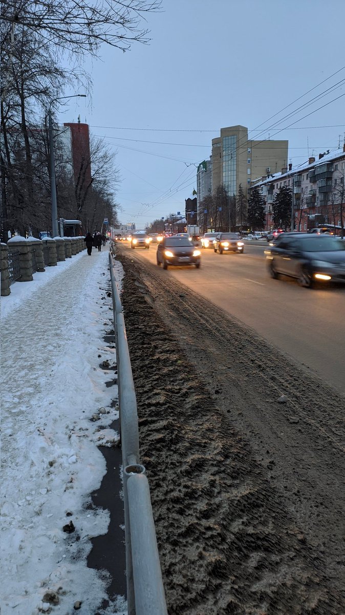 Зима каждый год намекает, где можно делать нормальные тротуары и прокладывать велодорожки