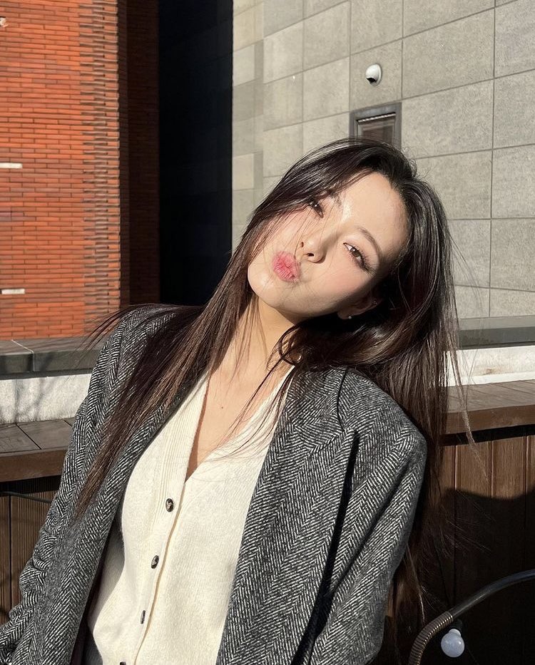 SYN_GLOBAL's tweet photo. Yuna's vlog reached 3 million views.

In five days the vlog became the only ITZY VLOG to achieve 2M and 3M views and +200k likes.

#유나 #YUNA #ITZY @ITZYofficial ITZY YUNA https://t.co/6VDvtZTF38
