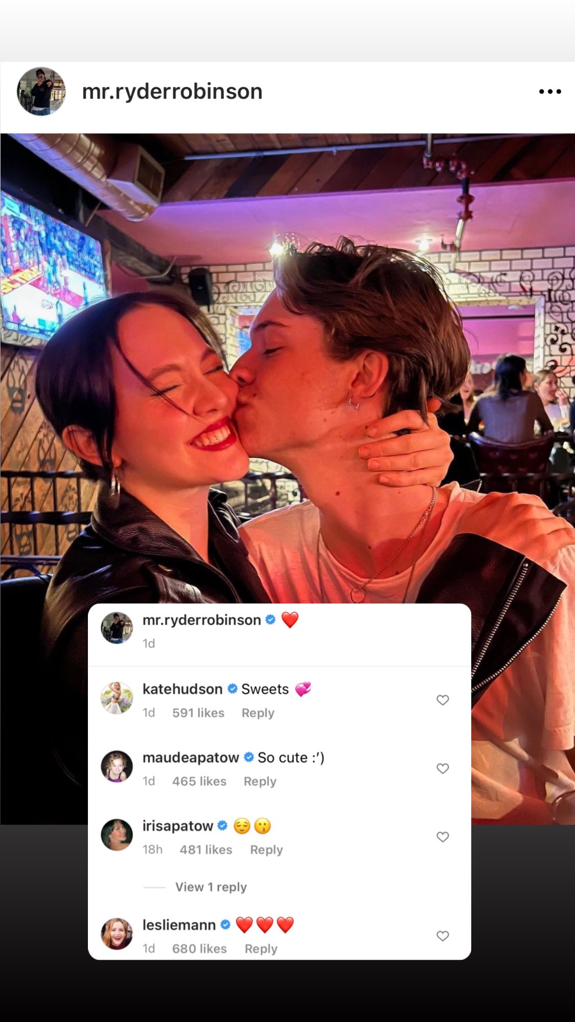 Bekah Berger on X: New fave couple alert: Iris Apatow (daughter of Judd  Apatow + Leslie Mann) and Ryder Robinson (son of Kate Hudson + Chris  Robinson) are dating (and the famous
