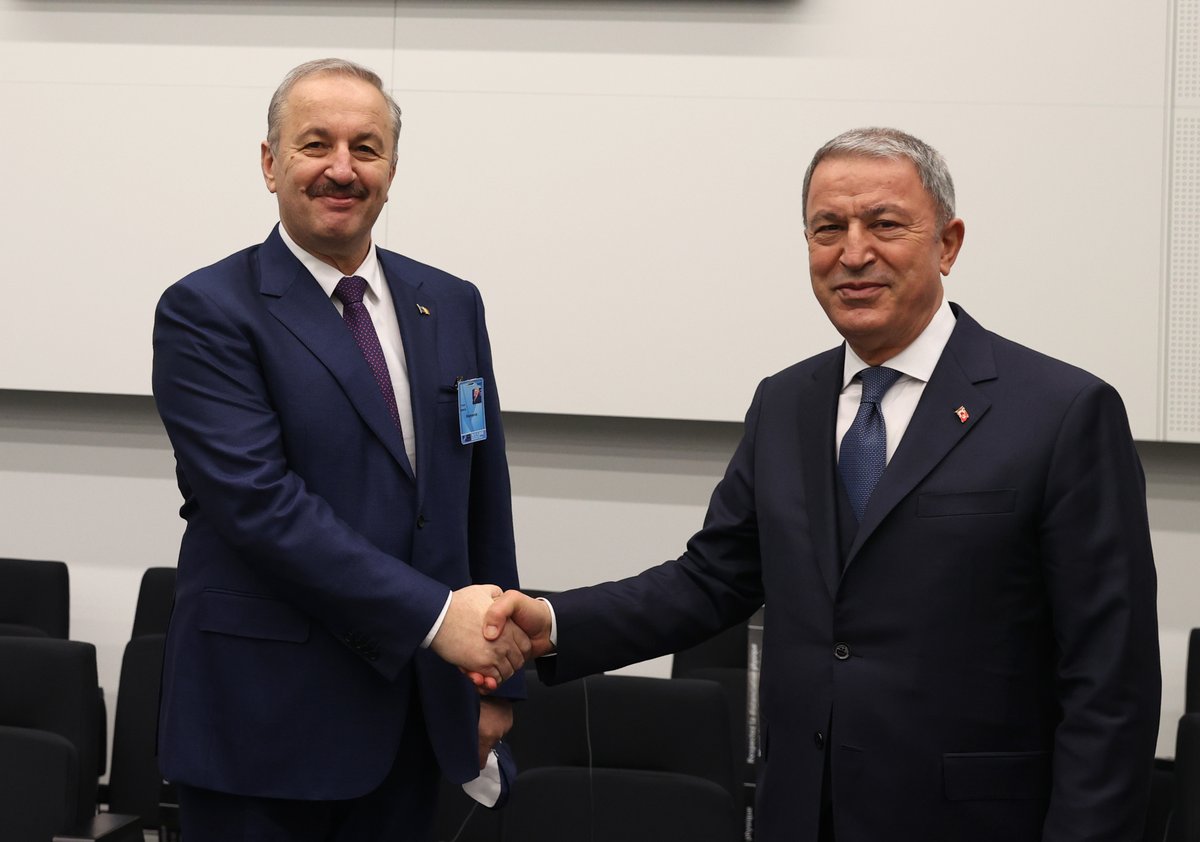 tcsavunma's tweet photo. NATO Savunma Bakanları Toplantısı için Brüksel'de bulunan Millî Savunma Bakanı Hulusi Akar, Romanya Savunma Bakanı Vasile Dincu ile görüşme gerçekleştirdi.
https://t.co/7NQUjYUSFN
#MSB #HulusiAkar https://t.co/fmWCF59DWF