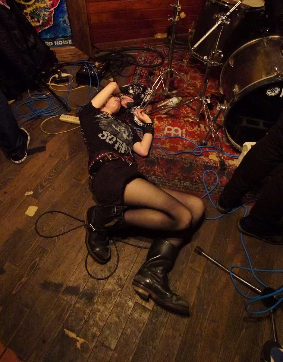 EYESCREAMの
ディスコグラフィーCD
“THE END” 本日発売!