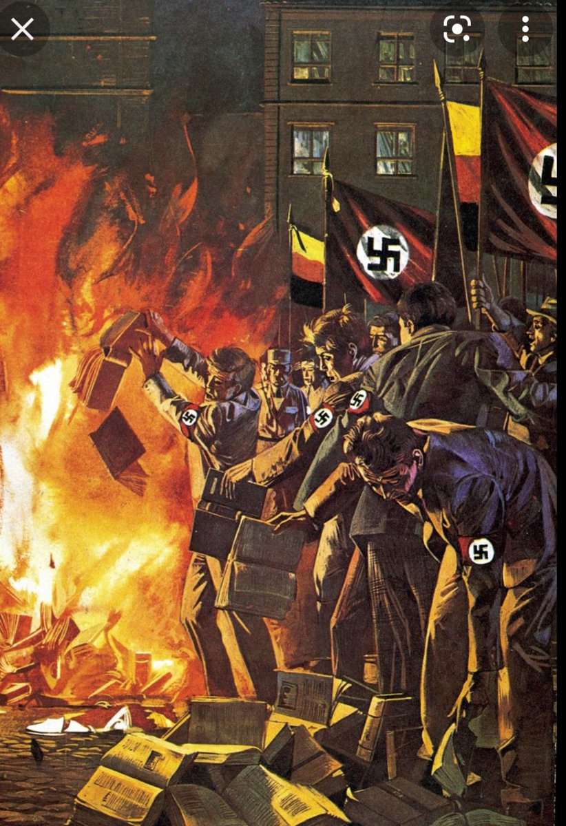 Фашистская библиотека. Сожжение книг в нацистской Германии 1933. Сожжение книг в нацистской Германии. Сжигание книг в Германии 1933. Сожжение штандартов нацистской Германии.