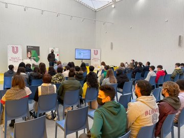 aemprende's tweet photo. 🚀Desde #Utrera estamos celebrando #HackathonUtrera Intercentros, junto a @InniciaAnd @EducaAnd @CiudadUtrera🙌

🧑‍🎓👩‍🎓 Con alumnado del⤵️
〽️@ies_poncedeleon 
〽️@IesMuseo 
〽️@IES_RuizGijon 
〽️IES Virgen de Consolación

🆙ON AIR desde @cadesevilla‼️

#territorioemprende #EmprendeAND https://t.co/foX5jTpSSq