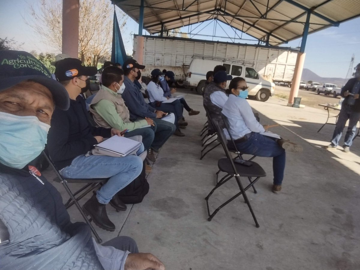 JValenteVG's tweet photo. Ahora tocó a Técnicos MasAgro capacitación Diseño y Aforo eficaz de riego rodado, para seguir apoyando productores uso eficiente del agua, gracias MC Gustavo Magaña,  @MasAgroGto @ACCIMMYT https://t.co/TR6bEJmYG1
