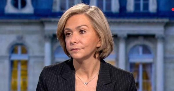 Frontieresmedia's tweet image. 🔴 Hier soir juste après le 20h, un million de téléspectateurs ont déserté la page politique de France 2 consacrée à Valérie Pécresse. Alors que le journal attirait 4 742 000 de personnes, à 20h22 il en restait 3 790 000.