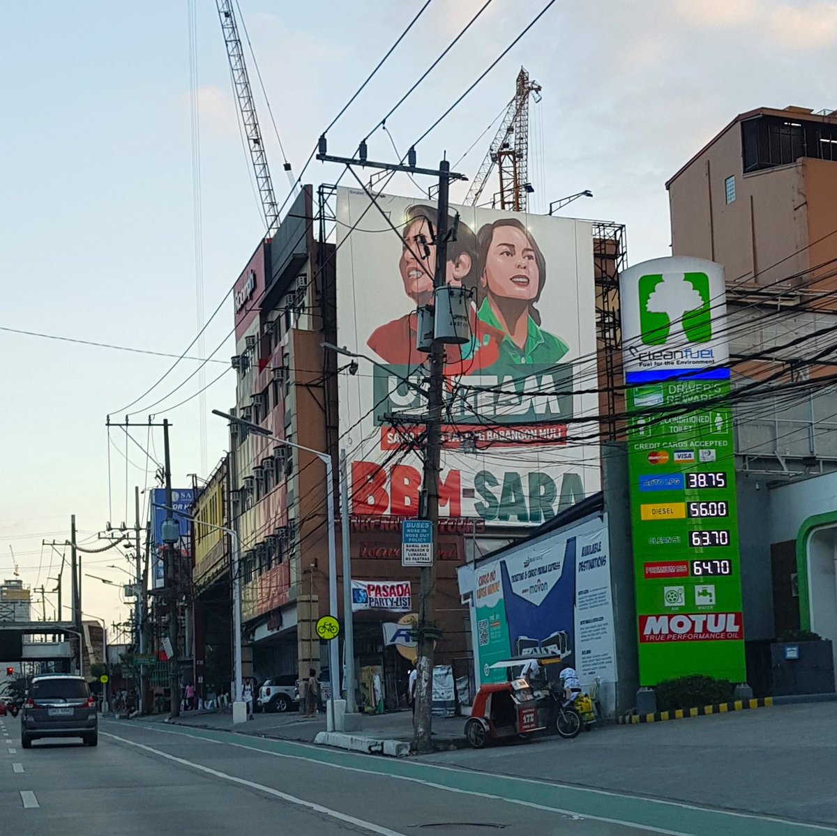 It looks like @COMELEC missed this poster on EDSA-Cubao. It was still up as of 5 PM today @nicoquejano