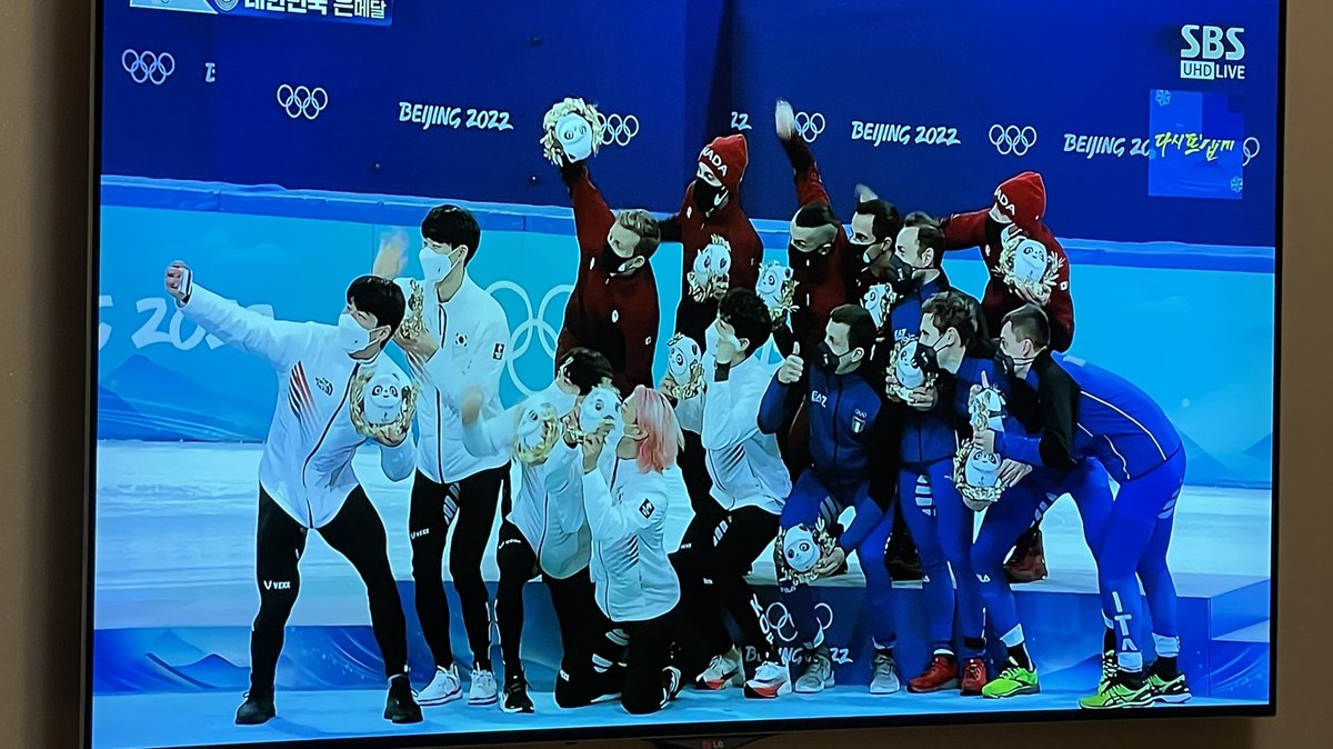 hohocho's tweet photo. True winners! #Canada #Korea #Italy #Shorttrack #selfie #5000mrelay https://t.co/q1oEa2PW2u