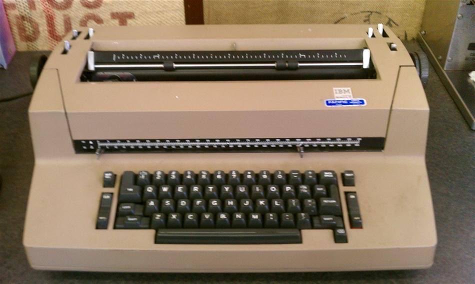 TCapoeti's tweet photo. THE best. Every key hit with authority. 13 million sold. Discontinued in 1986. #IBMSelectric https://t.co/qXuRGMAZGG