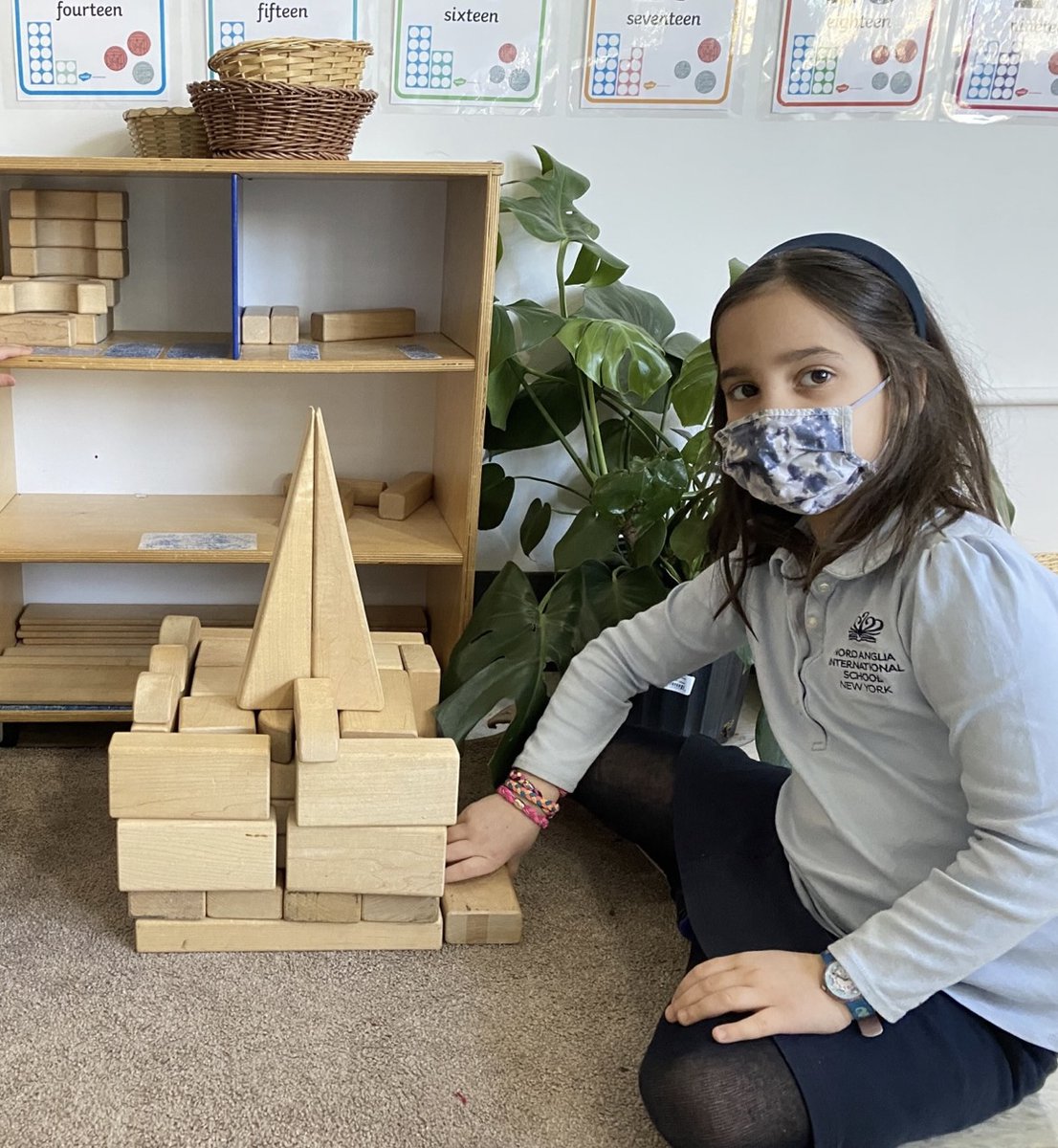 NAISNY's tweet image. Bringing learning to life is part of the NAINSY way! Spotting shapes in NY architecture created the opportunity for our Year 1s (5/6 year olds) to learn the names and properties of 3D shapes.