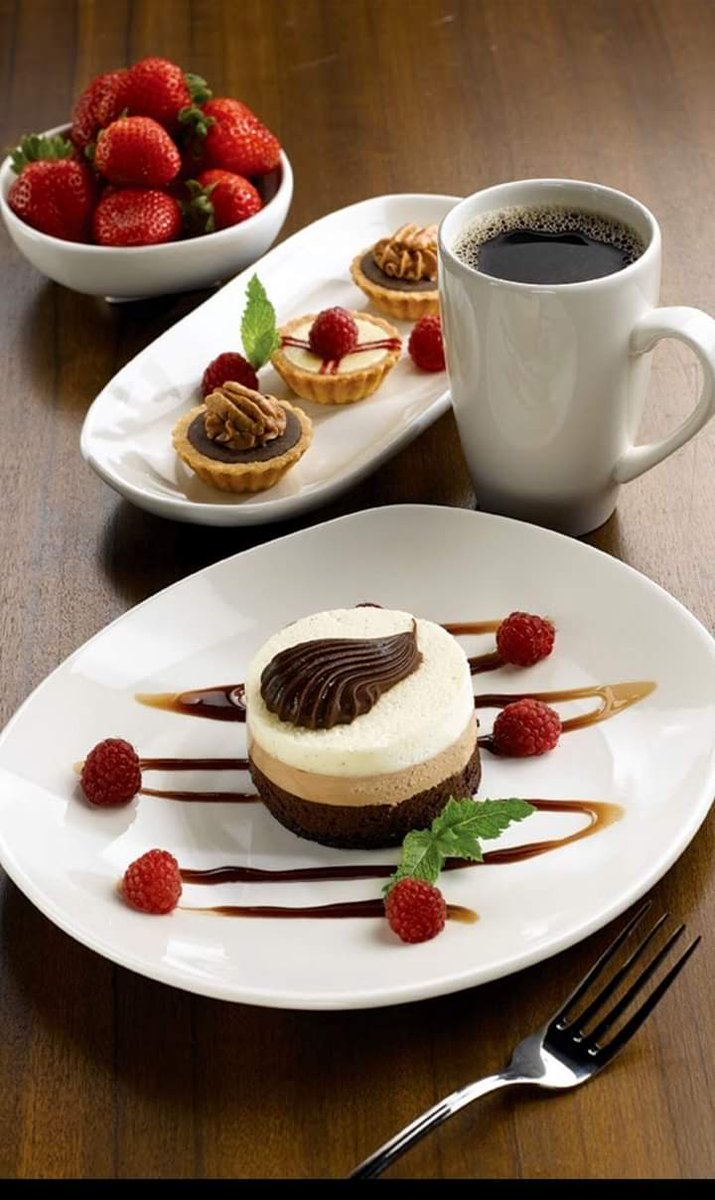 TLeoni311's tweet photo. Time  coffee and cake... ☕🍰 https://t.co/c5hinGGgQS
