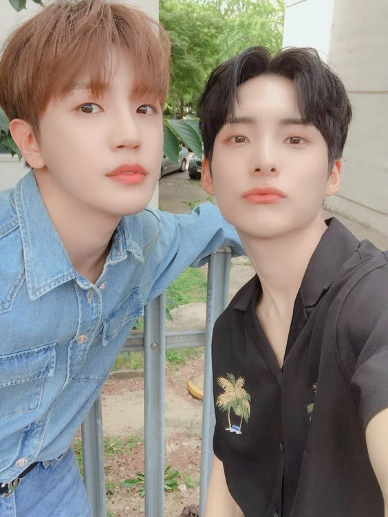 choicecafe_'s tweet photo. // food
This is an order for @picnicegg 💕

The note says "Junie to my Hunnie, just wanted to tell you that I love you so much"

Enjoy caramel macchiatos and red velvet cake on a picnic by the lake with Donghun and Junhee 💕

@official_ACE7 | #에이스 https://t.co/M0fNpayRSX