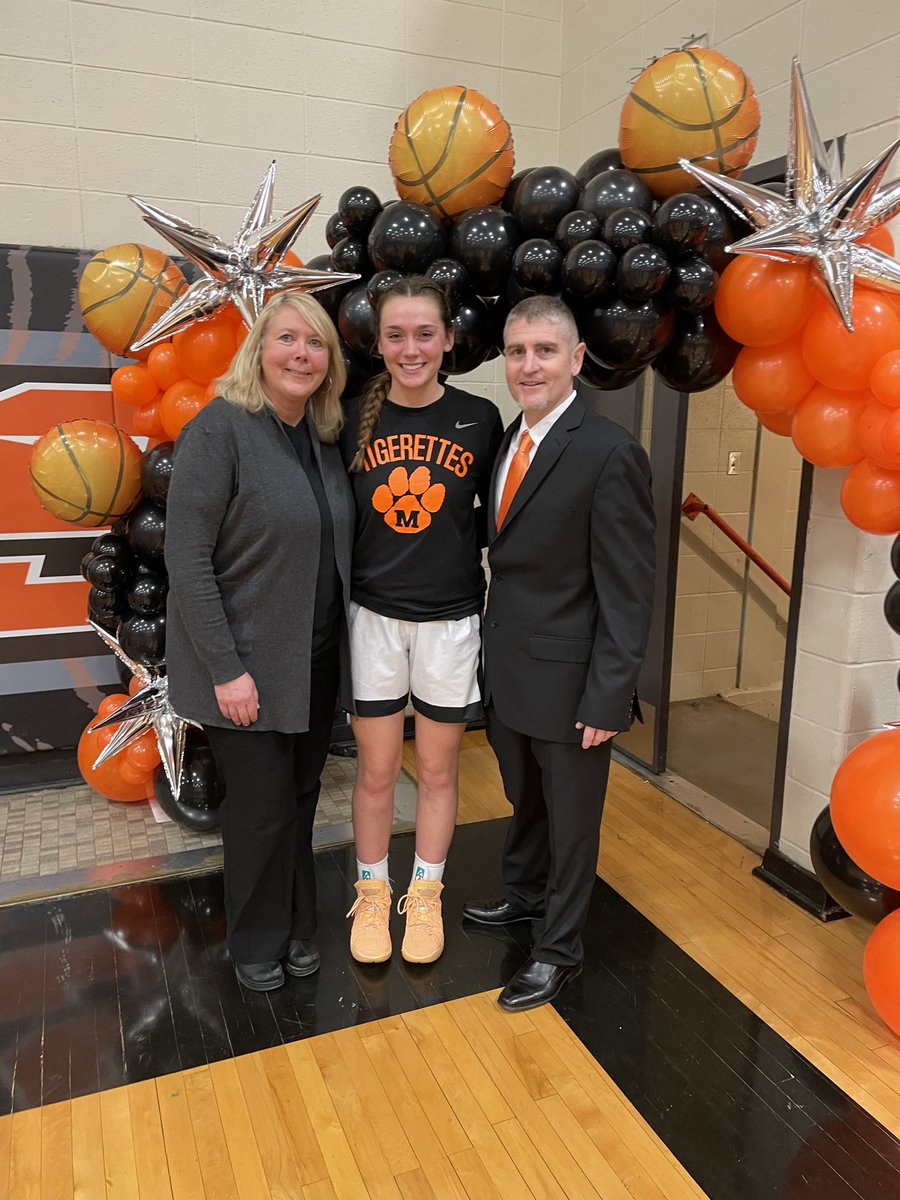 Macon High has a new all time leading scorer <a href="/Lexi_Miller04/">Lexi Miller</a> 26 points 10 boards 7 assists tonight as the Columbia college signee tops the record books. Congrats Lex!!