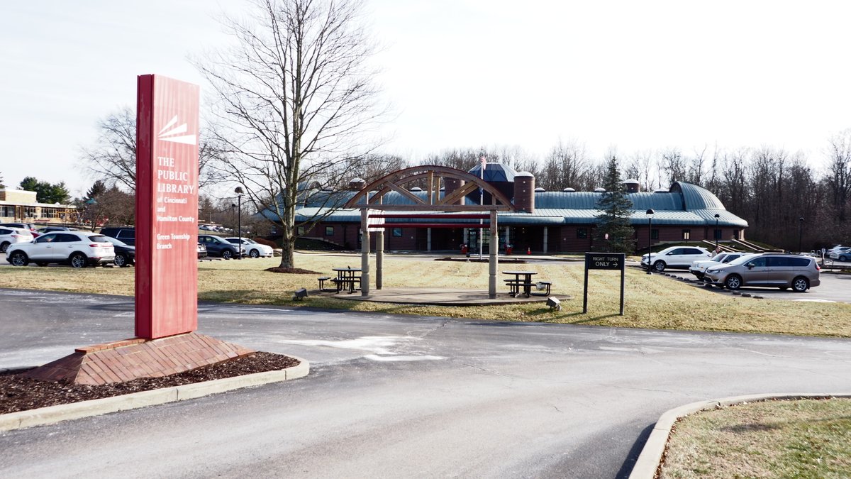 cincylibrary's tweet image. Every one of our #41branches are unique. Example #1: Our beautifully designed Green Twp. Branch! ✨😍

Explore more at the Library today: cinlib.org/locations