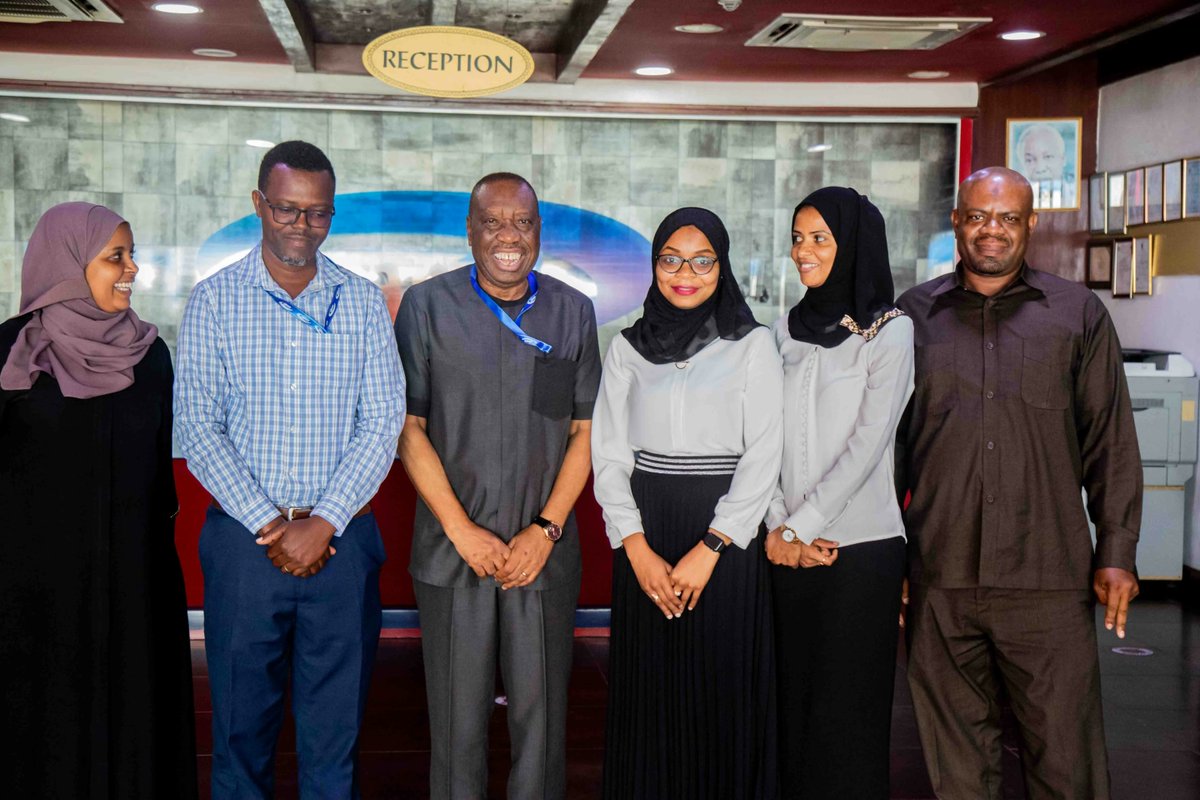Zic_znz's tweet photo. 📍Dar es Salaam 

(1/2) Leo, Meneja bima za Benki (ZIC); Hamida Juma, amemtembelea Mkurugenzi Mtendaji wa Azam Media Limited, Tido Muhando kwa ajili ya kutoa pole kwa Uongozi na Wafanyakazi wa Azam TV baada ya ajali iliyotokea siku ya jumapili ya tarehe 13/02/2022 Mkoani Iringa. https://t.co/QjRQmHBrWc