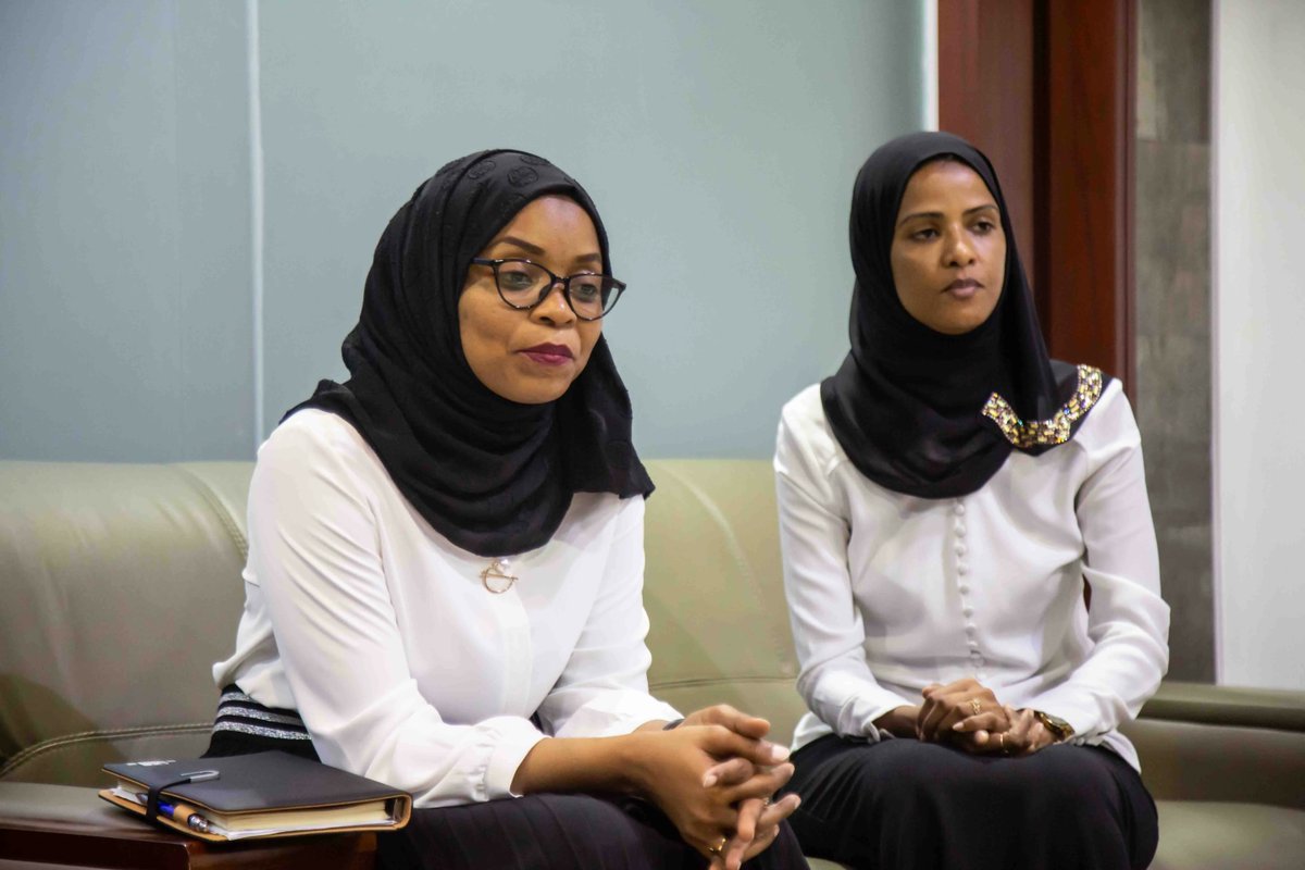 Zic_znz's tweet photo. 📍Dar es Salaam 

(1/2) Leo, Meneja bima za Benki (ZIC); Hamida Juma, amemtembelea Mkurugenzi Mtendaji wa Azam Media Limited, Tido Muhando kwa ajili ya kutoa pole kwa Uongozi na Wafanyakazi wa Azam TV baada ya ajali iliyotokea siku ya jumapili ya tarehe 13/02/2022 Mkoani Iringa. https://t.co/QjRQmHBrWc