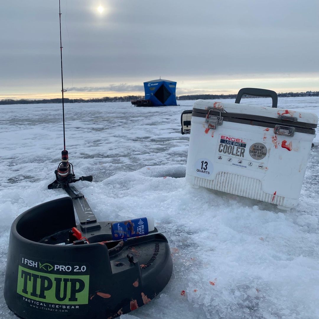 EngelCoolers's tweet photo. Looks like @reinkepro_adventures Had A Bloody Good Time!!
.
Engel Coolers Live Bait Cooler keeping the bait from freezing on a brutally cold day
#reinkepro #ifishpro #drybox #livebaitcooler #engel #engelcoolers #bait https://t.co/RCv3I0nd00