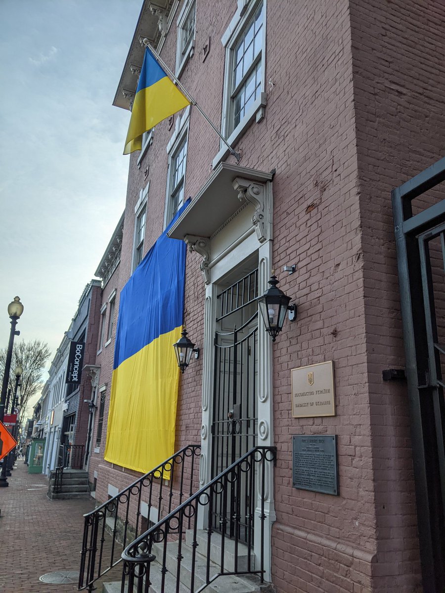 abvandervliet's tweet image. When regular life in DC meets history: my morning commute took me past the Ukrainian embassy (@UKRintheUSA), draped in a giant flag - which wasn't there earlier this week. #LifeInDC #Ukraine