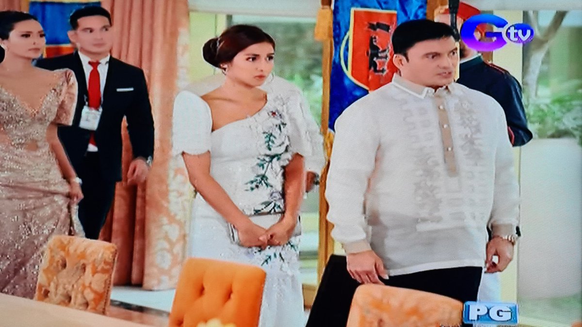 abbey_cayco's tweet photo. @sanya_lopez @SanyaWarriors Watching din
#FirstLadyVsTheQueen https://t.co/NrIG6kEP3O