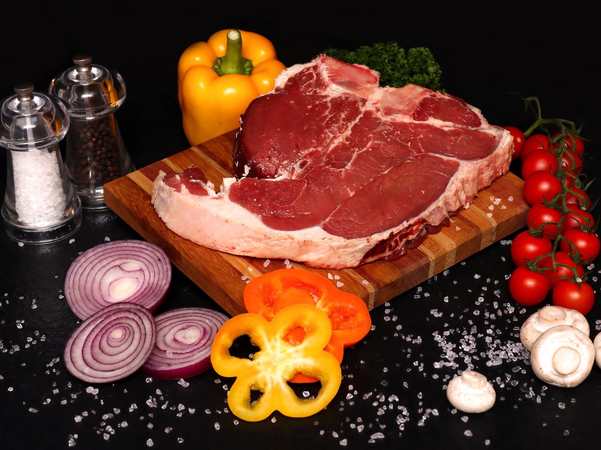 SpringwoodMeats's tweet image. T-Bone Steak (500g - 600g)
Our Prime Dry Aged T-Bone is a prime cut left on the bone that contains both
the sirloin and fillet.