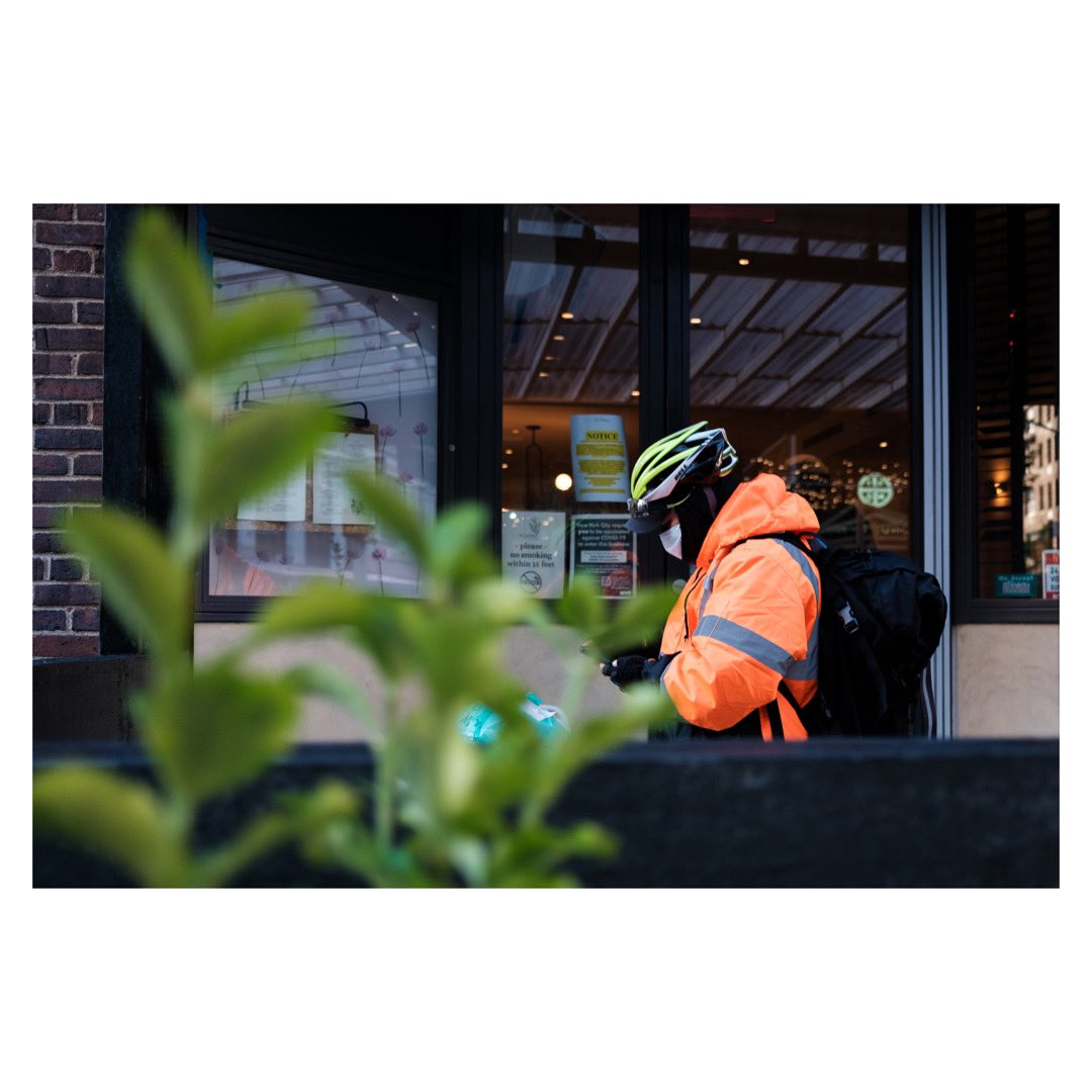 Notice

- Fujifilm X100V
- Fujinon 23mm (35mm) F2.0, 1/400s
- ISO 1600

#photography #streetphotography #fujifilm