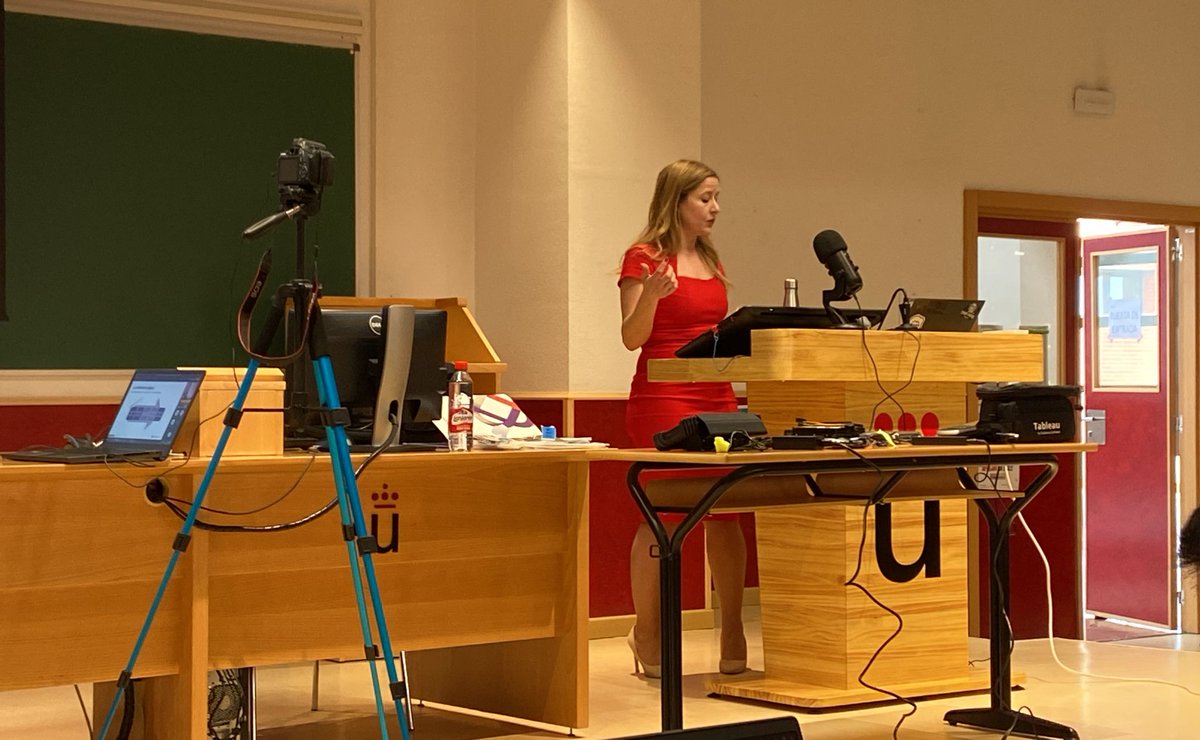 HackOnURJC's tweet image. Es un verdadero placer poder contar con @cristinaycue de @GrantThorntonSp para enseñarnos &quot;Digital Forensic&quot; y cómo podemos afrontar una investigación de principio a fin!
A tomar notas!! 📝
#HackOn2022